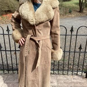 Vintage 1970s Women's Western Style Tan Suede & Shearling  Coat